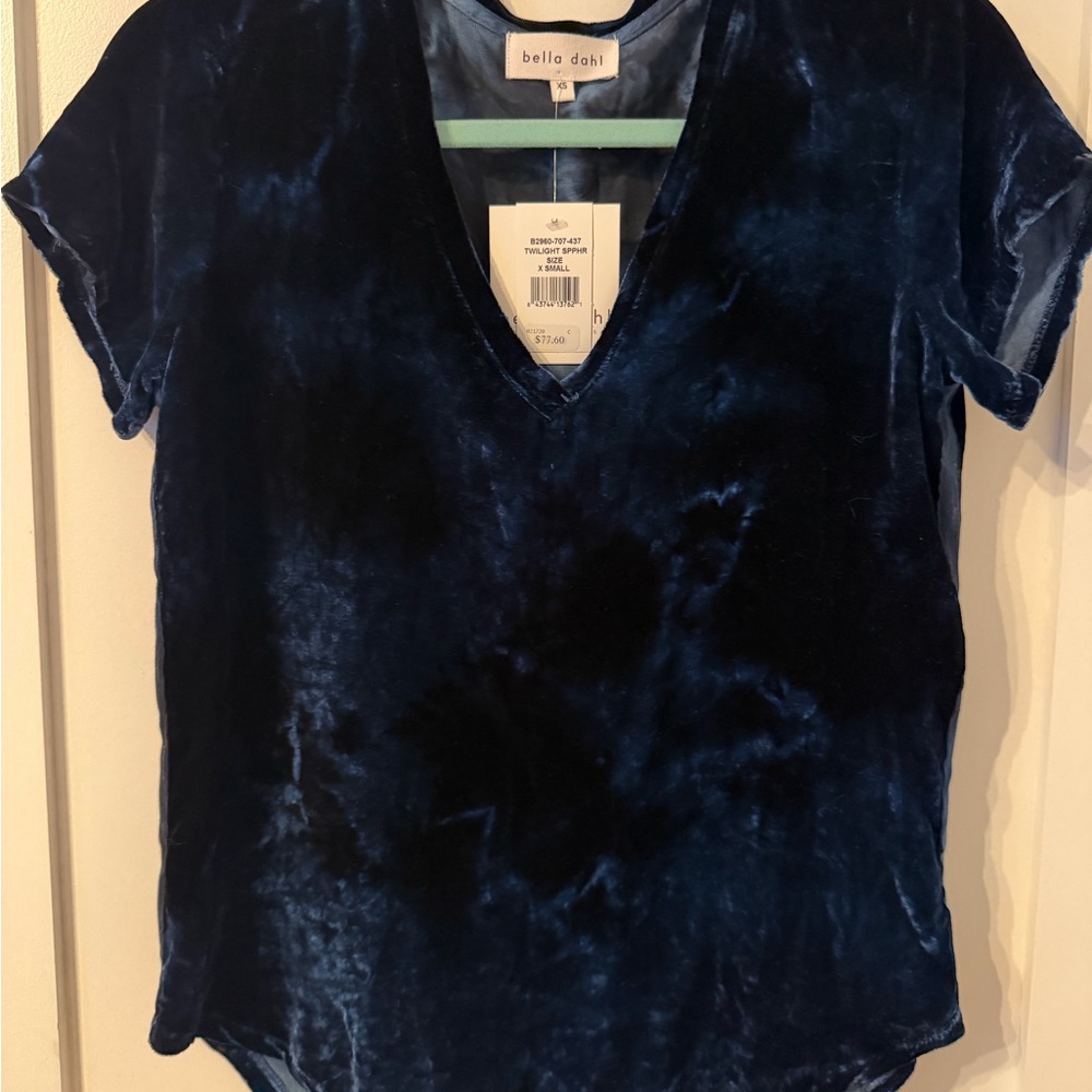 Bella Dahl Velvet V-Neck Tee in Deep Navy NWT